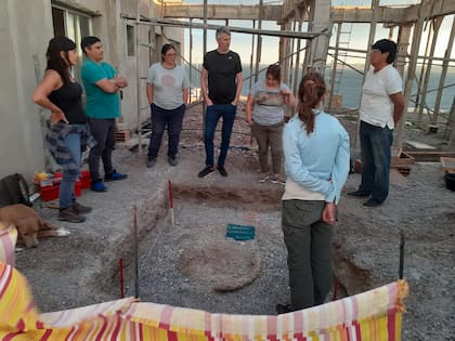 El equipo en el sitio del hallazgo