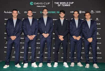 El equipo español de Copa Davis en Málaga: Roberto Bautista Agut, Pedro Martínez, Marcel Granollers, Carlos Alcaraz, Rafael Nadal y el capitán David Ferrer