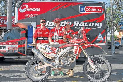El equipo ganador de Honda tras la dura carrera