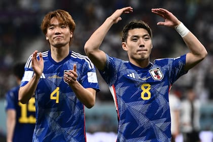 El equipo japonés festeja la victoria ante Alemania