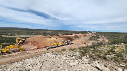 El equipo logró el récord de 175 soldaduras en un día, equivalente a más de 4 kilómetros de ducto