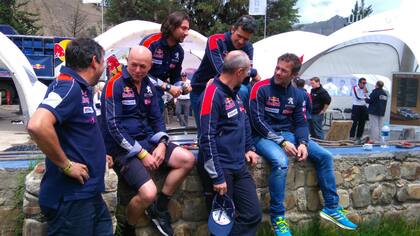 El equipo Peugeot completo