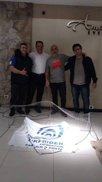 El equipo que diseñó la malla de contención para instalar en la Costa Atlántica argentina