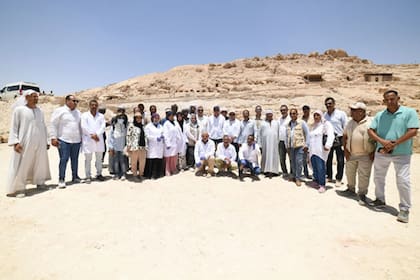 El equipo que ingresó a recuperar estos tesoros históricos del Antiguo Egipto