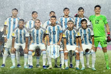 El equipo titular de la selección argentina en la goleada por 5 a 0 a Venezuela, en cuartos de final