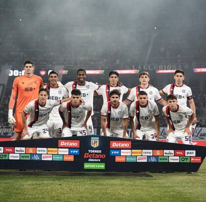 El equipo titular de San Lorenzo que salió a jugar ante Central Córdoba en Santiago del Estero, en el último partido oficial de 2025