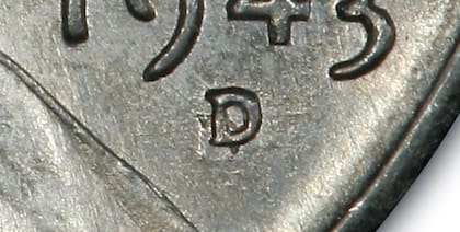 El error de acuñación de "D" sobre "D" se puede observar en el anverso de la pieza