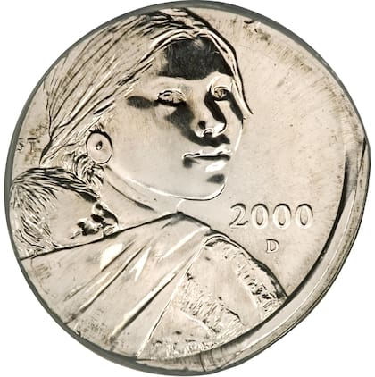 El error de esta moneda se trata de un grabado desalineado del diseño sobre el metal