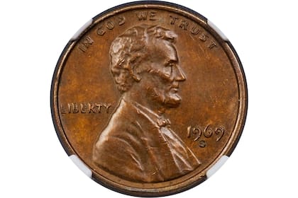 El error que presenta el centavo 1969-S de doble troque crea un efecto tridimensional en su imagen, letras y números (Heritage Auctions)