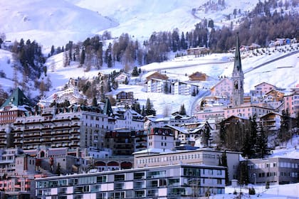 El escenario alpino de la villa suiza de St. Moritz