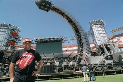 El escenario con la cobra de metal de la primera visita