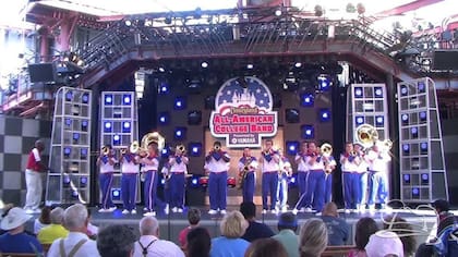 El escenario de Downtown Disney LIVE!, suele ofrecer espectáculos gratuitos todas las semanas