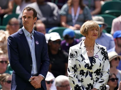El escocés Andy Murray y la australiana Margaret Court, presentes en la ceremonia por el centenario del centre court de Wimbledon.