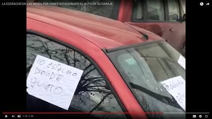 El escrache que un vecino le hizo a la mujer que bloqueó su garaje