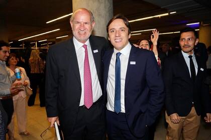 El escribano Enrique Maswichtz junto a José del Rio, Secretario General de Redacción de LA NACION