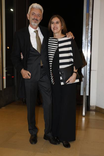 El escritor Carlos Gamerro y Victoria Noorthorn, directora del Museo Moderno