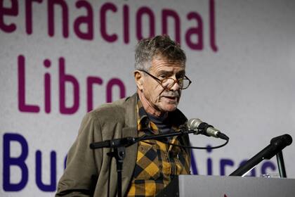 El escritor Guillermo Saccomanno tuvo a su cargo un discurso inaugural de la FIL, sin pelos en la lengua