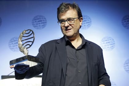 Javier Cercas recibió el Planeta, el galardón mejor pago para una obra en español: 600 mil euros