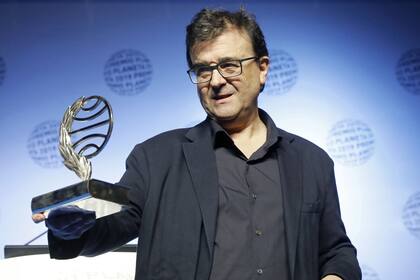 Javier Cercas ganó el premio Planeta, el galardón mejor pago para una obra en español: 600 mil euros