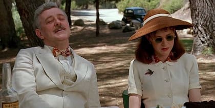 El escritor W.P. Meyhew es el alter ego de William Faulkner, quien en los años 40 había ido a Hollywood a escribir guiones, tiempo antes de ganar el Premio Nobel de Literatura