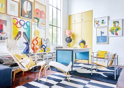 “El escritorio es uno de los ambientes preferidos de la familia, lleno de recuerdos y de los colores primarios que todos amamos”, dice Renée.