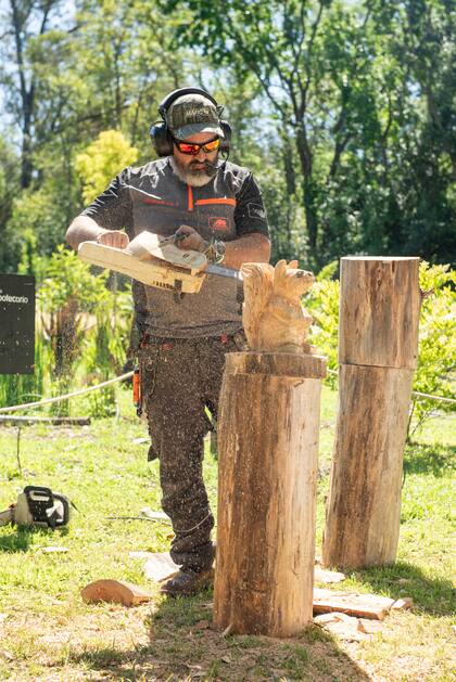 El escultor Adrián Bois.