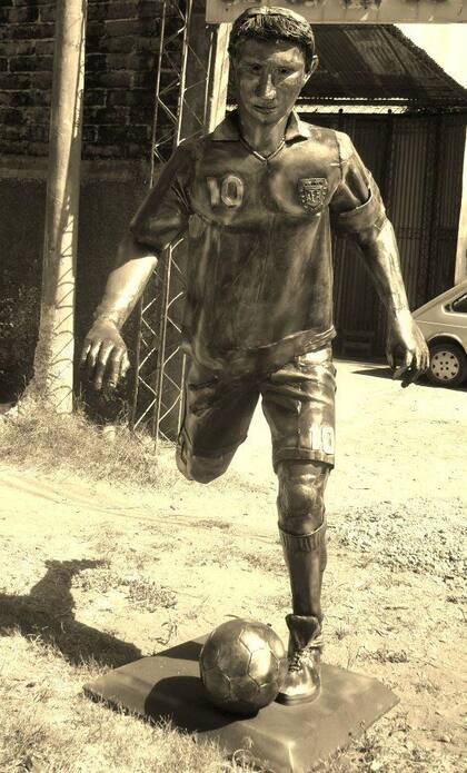 El escultor Daniel Melero hizo a Lionel Messi en hierro (Foto: Facebook)
