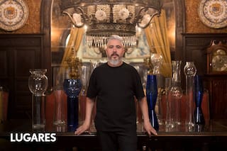 Esculpe en cristal, aprendió el oficio de su padre y ya ganó varios premios por sus piezas