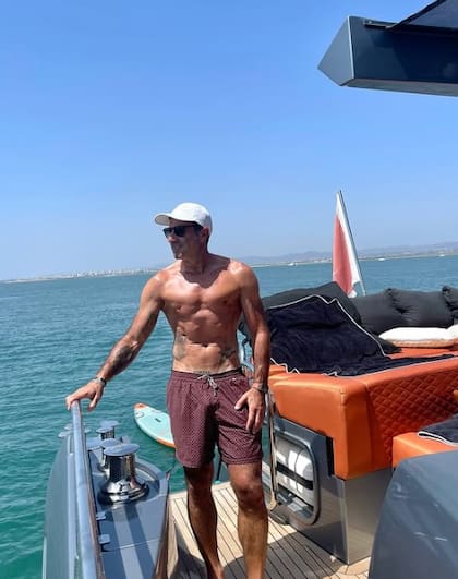 El escultural físico de Luis Figo a sus 53 años