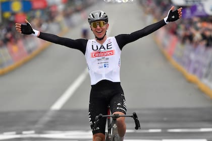 El esloveno Tadej Pogacar busca consagrarse en el Tour de France por tercera vez