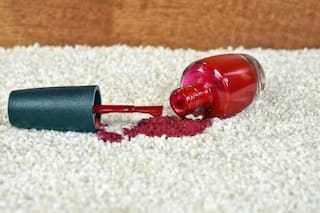 Cómo eliminar las manchas de esmalte en tus muebles