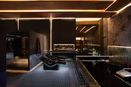 El Espacio 21 "Wellness", de Hugo de Marco, premiado con la Medalla de Oro. El autor trabajó con la superposición de formas prismáticas y estructuras geométricas que generan una composición en capas, aportando profundidad visual y riqueza espacial.