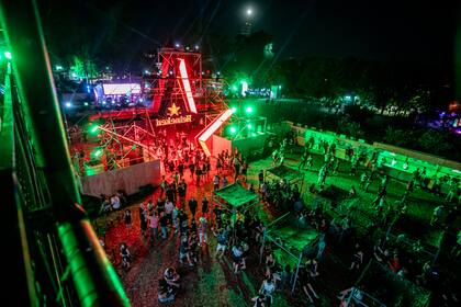 El espacio Beer Garden de Heineken contaba con una terraza con vistas exclusivas a los escenarios principales.