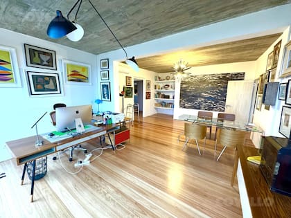 El espacio de trabajo del periodista en su casa de José Ignacio