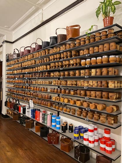 El espacio dedicado a preservar y difundir el patrimonio “material e inmaterial” de esta infusión y recorrer su evolución como objeto de arte y diseño a través de 3000 piezas únicas, desde la humilde calabaza hasta las sofisticadas piezas de platería colonial