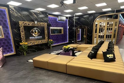 El espacio del living en el que todos los participantes se comunican con el conductor, Santiago del Moro