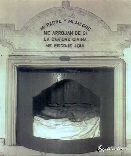 El espacio, en el muro de La casa de expósitos, para recibir a los niños.