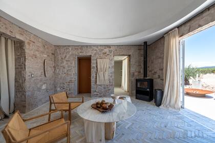 El espacio exterior se integra al paisaje natural