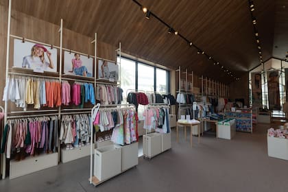 El espacio incluye un outlet de las marcas Cheeky, Como Quieres y Awada