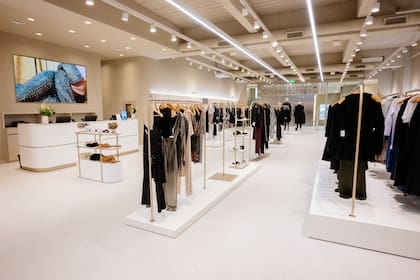 El espacio Moda she en la nueva tienda de Juleriaque.