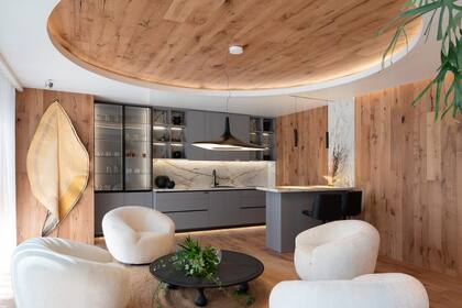 El espacio se completa con obras de arte y piezas escultóricas de vidrio, de Ana Manghi.