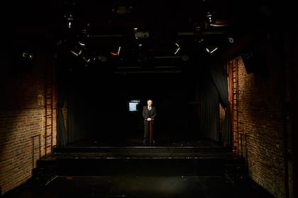 El espacio vacío y un director a la espera del próximo proyecto