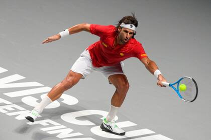 El español Feliciano López, de 40 años, venció a Andrey Rublev, 5° del mundo, pero luego Rusia ganó dos puntos y la serie.