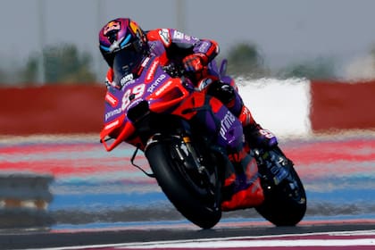 El español Jorge Martin ganó la carrera sprint del Gran Premio de Qatar de MotoGP y este domingo largará delante del resto en la principal.