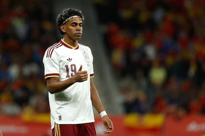 El español Lamine Yamal reacciona durante el encuentro amistoso ante Egipto, en donde se escucharon cánticos islamofóbicos