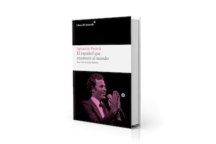"El español que enamoró al mundo. Una vida de Julio Iglesias", de Ignacio Peyró (Libros del Asteroide, $35.500)