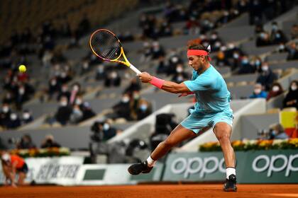 En el Philippe-Chatrier como si fuera en el patio de su casa: Rafael Nadal venció a Djokovic y se consagró por decimotercera vez en París.