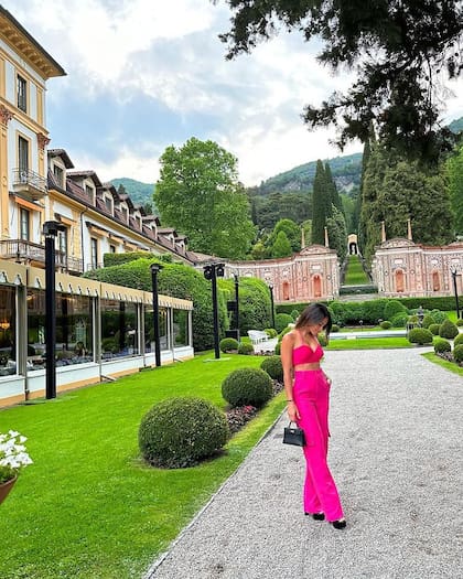 El espectacular look de Anto Roccuzzo durante su paseo con la pareja de Cesc Fábregas