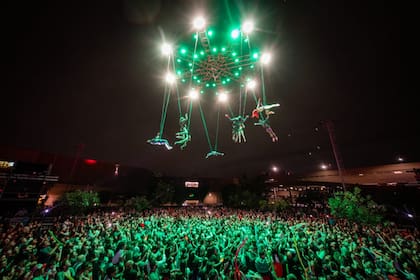 El espectáculo Supernova, que alcanza más de 50 metros de altura, podrá verse gratis en el Centro Cívico.