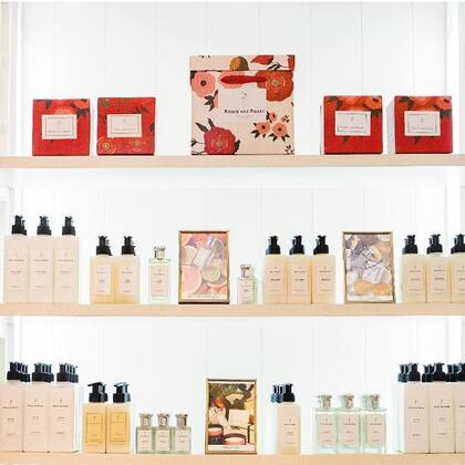 El espectro de aromas de Roses are Roses abarca desde florales y cítricas a especiadas, amaderadas y hasta gourmet.